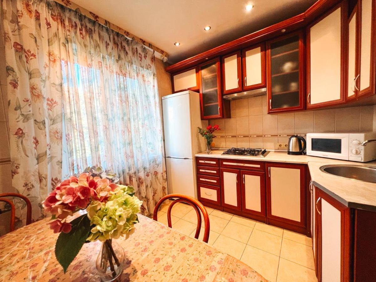 Apartments Near The Exhibition Centre 키예프 외부 사진